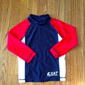 5/$15💰GAP Rashgurd (3yr)